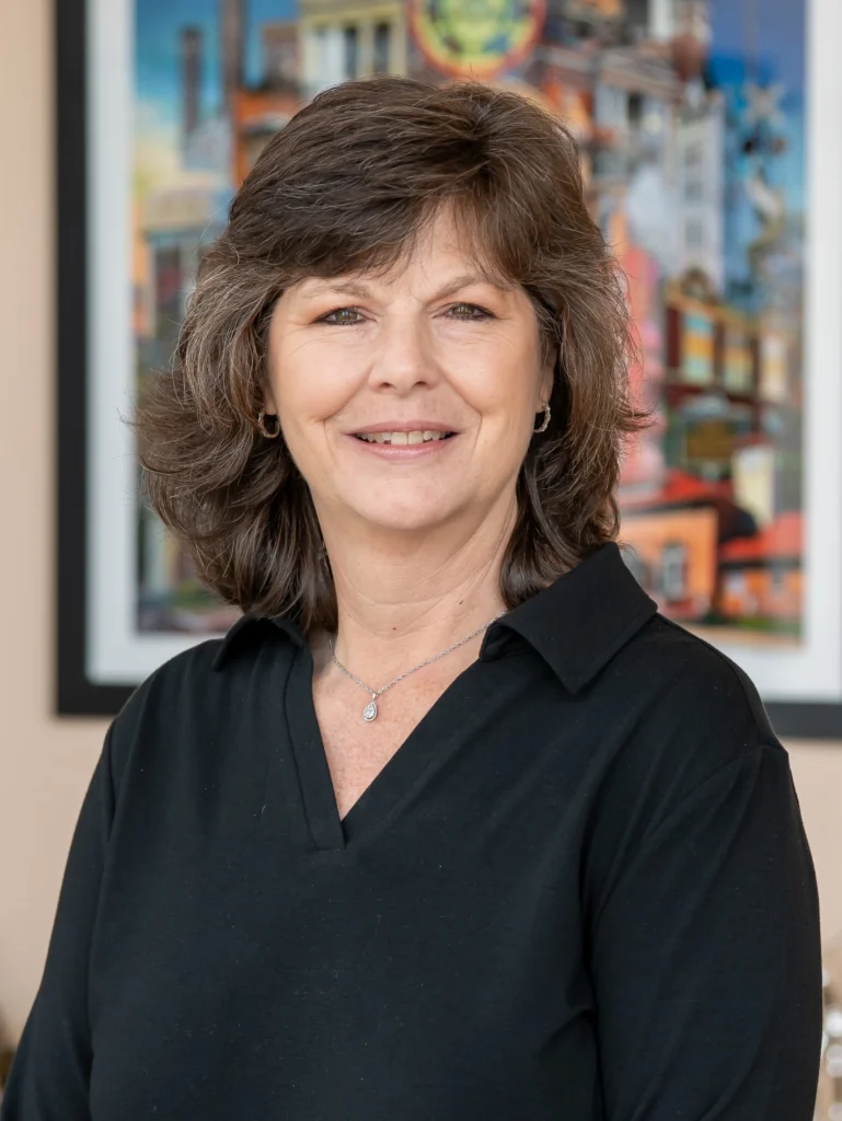 LYNN GREER Headshot